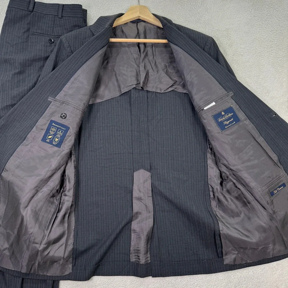 Brooks Brothers Fitzgerald BrooksCool Men 43R Slim Fit Grey Pinstripe Suit 38x29